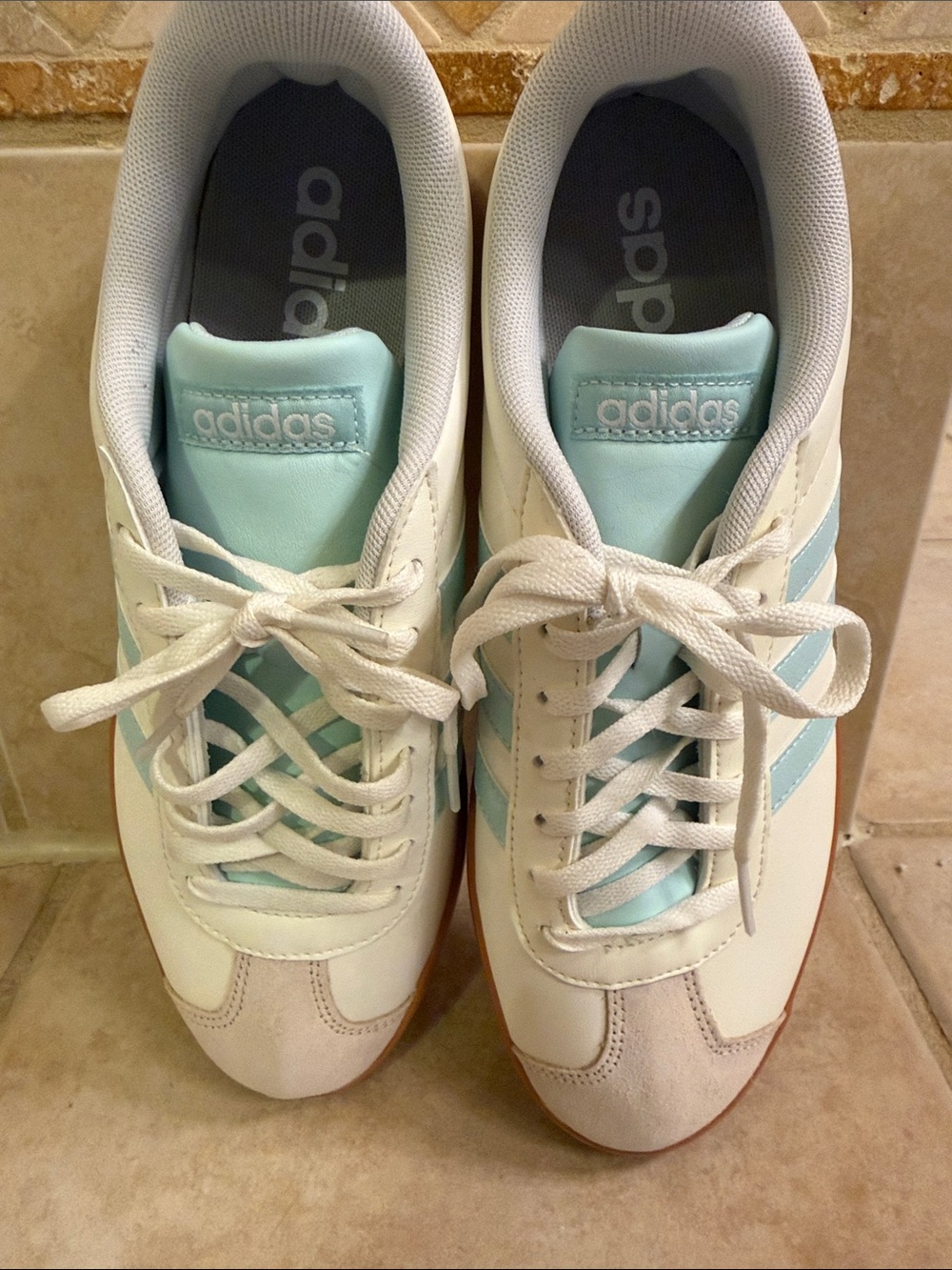 adidas Women’s White Sneakers with Light Blue Stripes and Gum Sole size 9.5 - Picture 6 of 6